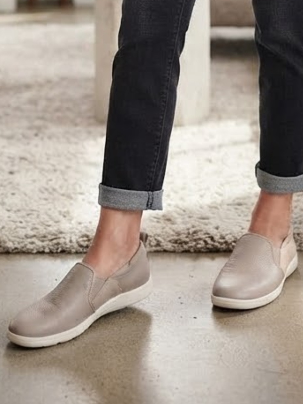 Vionic Neutral Taupe Leather Slip-On Comfort Sneaker Shoes Size 7.5